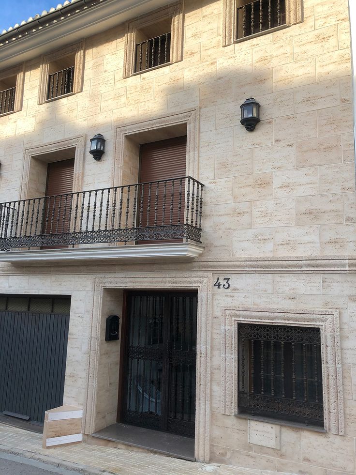 Travertino et marmorino réalisé par Mille Color à Monastir — photo 4